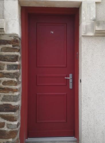 Porte-blindee-FICHET-STYLEA-S-de-maison -de-couleur-laquee-rouge-3004-modele-N (1)